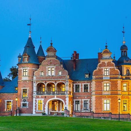 Palac Kobylniki Hotel Obrzycko Exterior photo