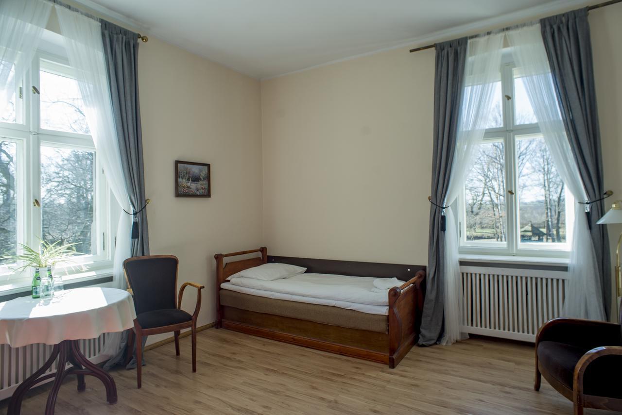 Palac Kobylniki Hotel Obrzycko Exterior photo